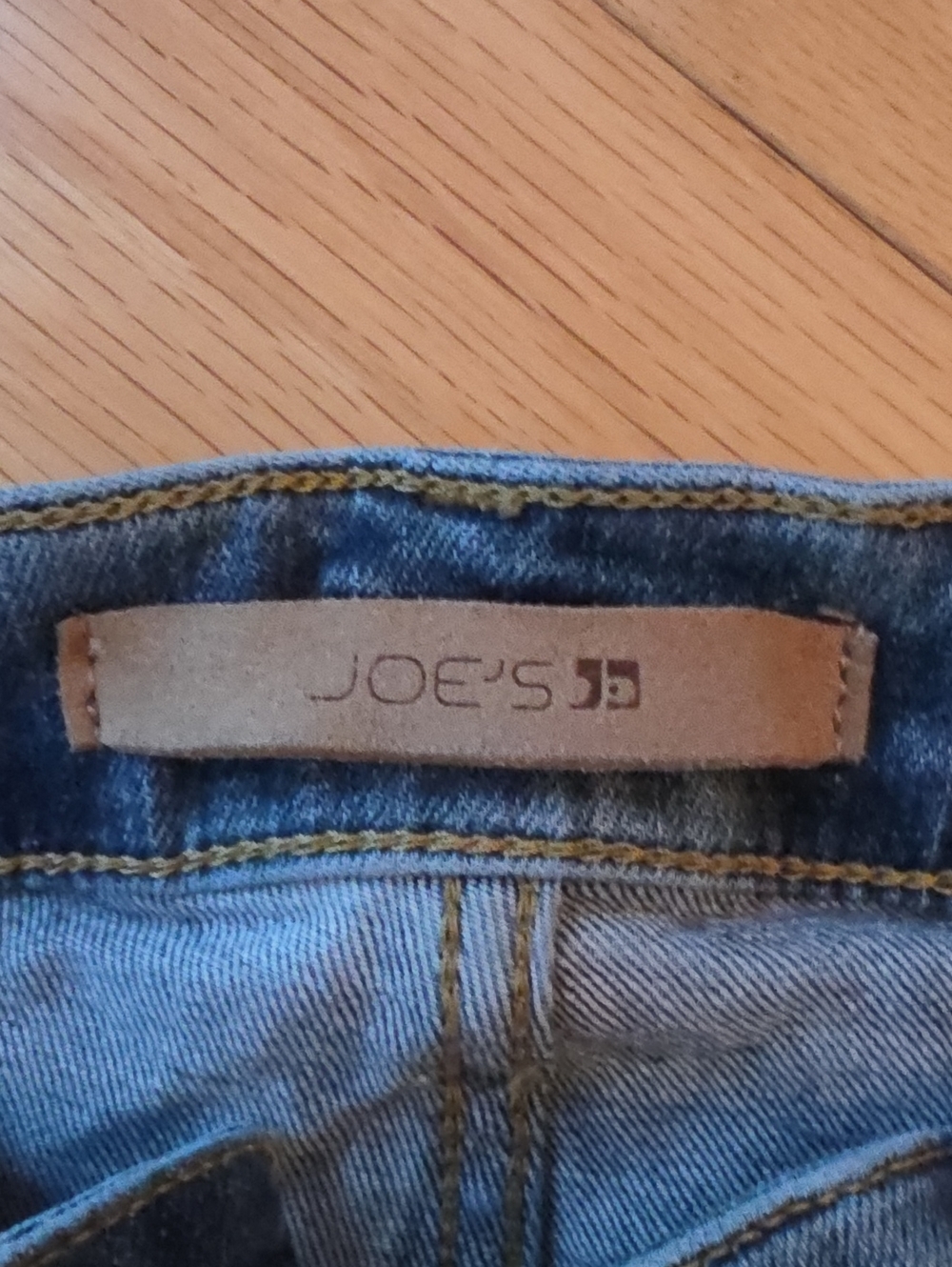 Joe's Jeans Women's Distressed Boyfriend Jeans in Medium Blue - Picture 3 of 4